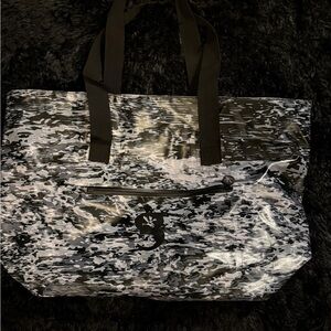 Stylish GeckoBrands Black and Gray Camouflage Men's Dry Bag